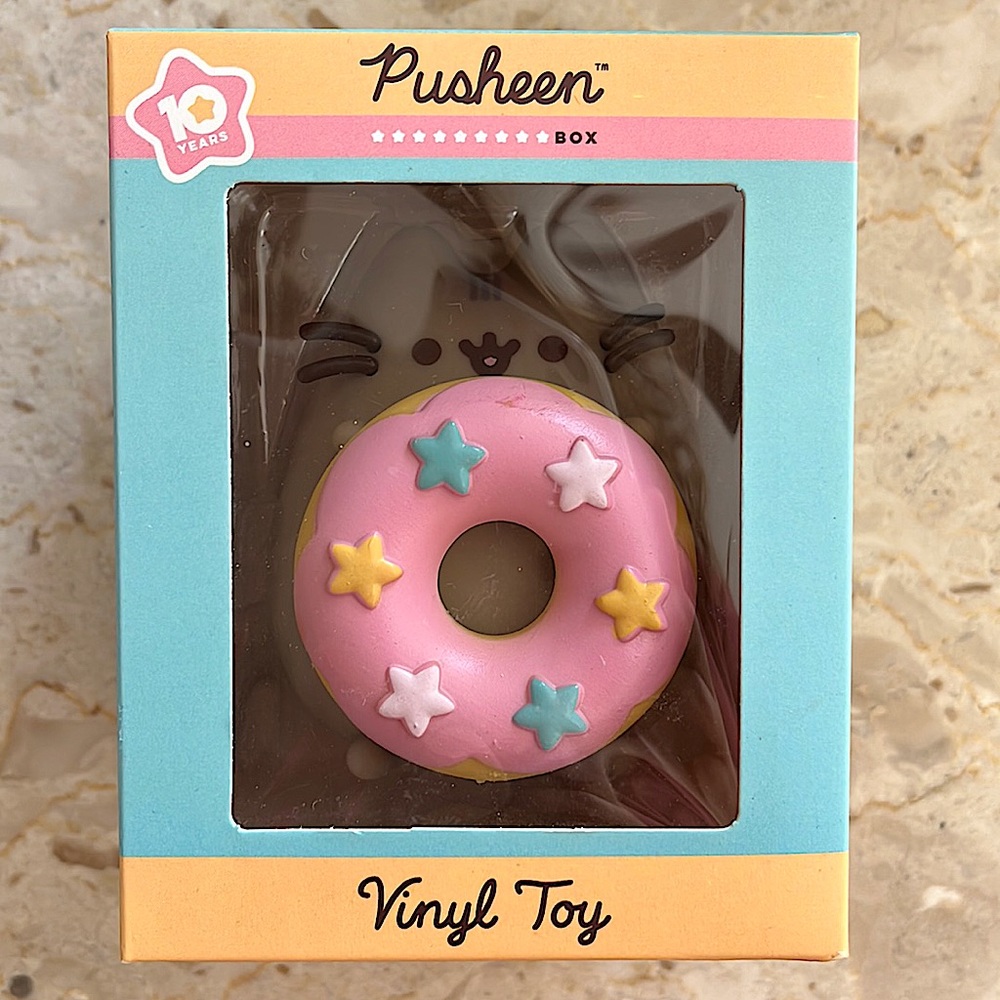 Pusheen Figurine 10 Year Anniversary Vinyl holding donut, NWT